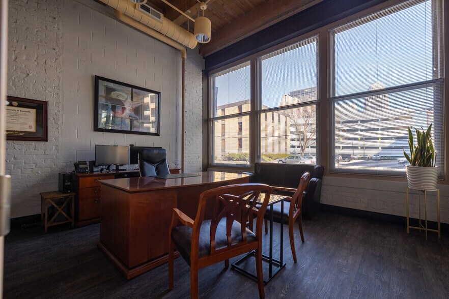 More Photos Of 214 S 8th St, Louisville Loft Creative Space For Sale