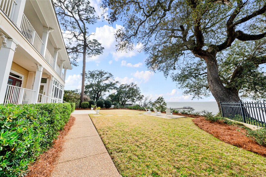 More Photos Of 202 S Mobile St, Fairhope Hospitality For Sale