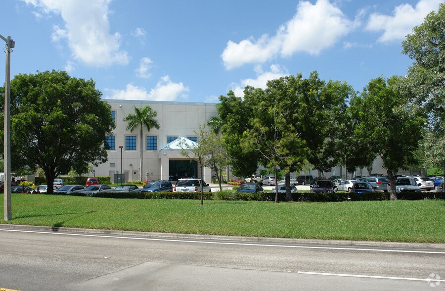 More Photos Of 251 International Pky, Sunrise Warehouse For Lease