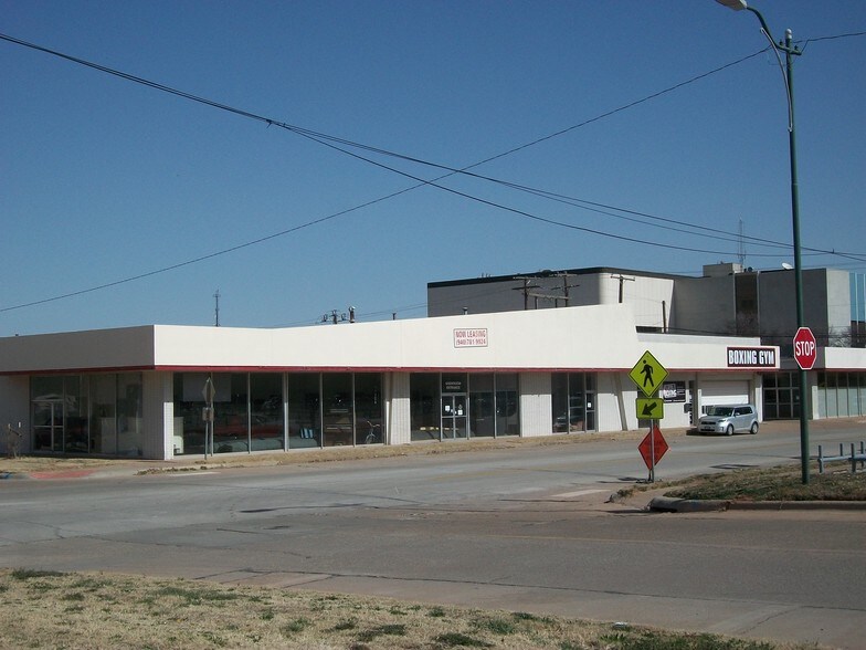 Primary Photo Of 1008 7th St, Wichita Falls Auto Repair For Lease