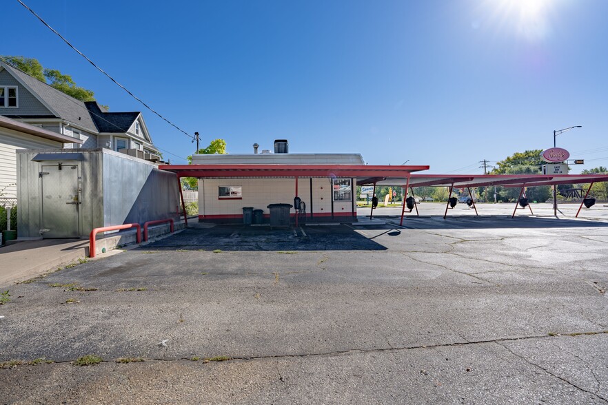 More Photos Of 514 S Water St, Sparta Fast Food For Sale