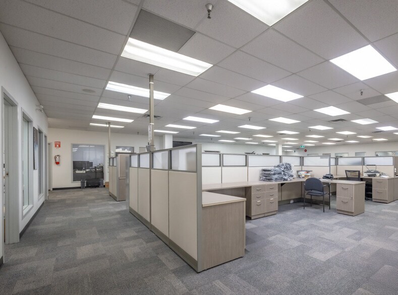 More Photos Of 2550 Boundary Rd, Burnaby Unknown For Lease