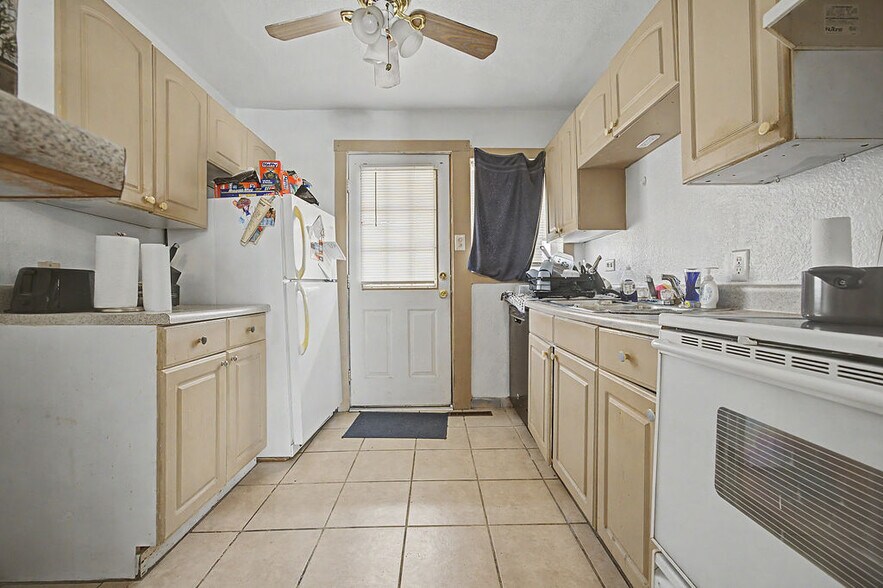 More Photos Of 630 W 6th St, Craig Apartments For Sale