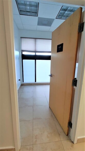 More Photos Of 925 NE 30th Ter, Homestead Medical For Lease