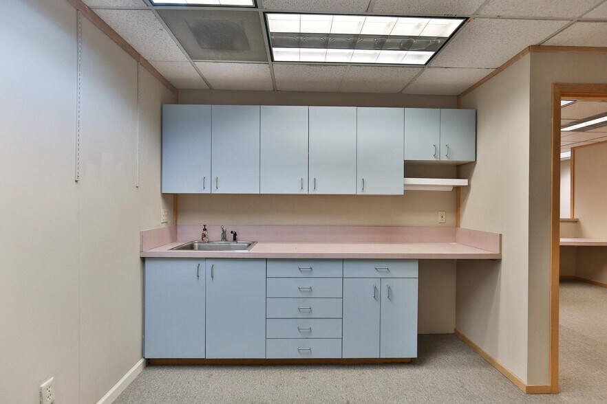 More Photos Of 14670 NE 8th St, Bellevue Medical For Lease