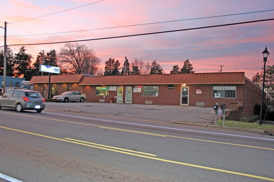 Primary Photo Of 808-810 W Main St, Jamestown Auto Repair For Sale