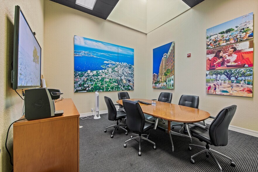 More Photos Of 100 S Washington Blvd, Sarasota Office For Sale