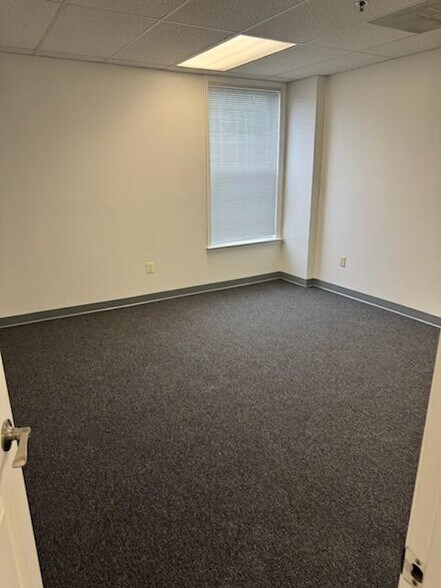 More Photos Of 601 7th St, Laurel Office For Sale