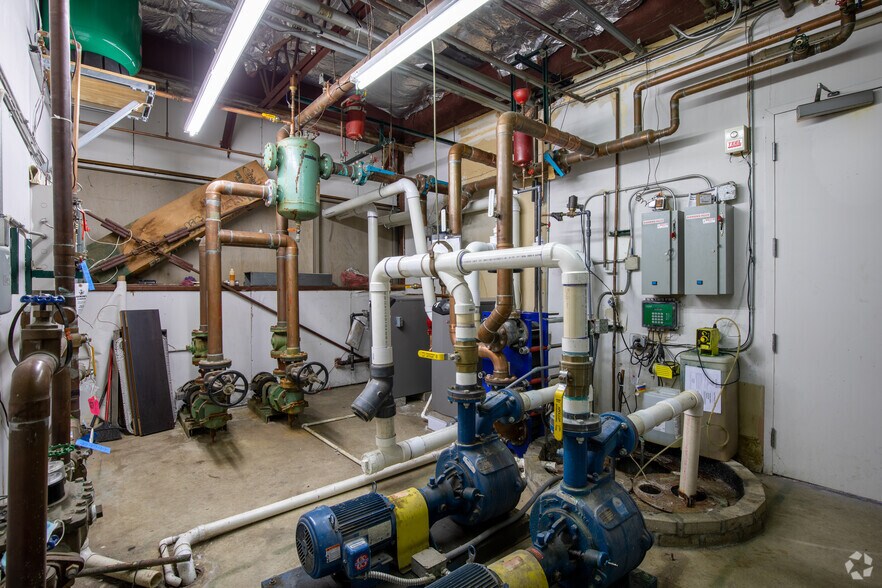 More Photos Of 37300 Dequindre Rd, Sterling Heights Medical For Lease