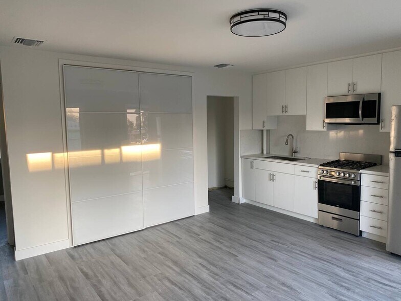 More Photos Of 405 W Broadway, Glendale Apartments For Sale