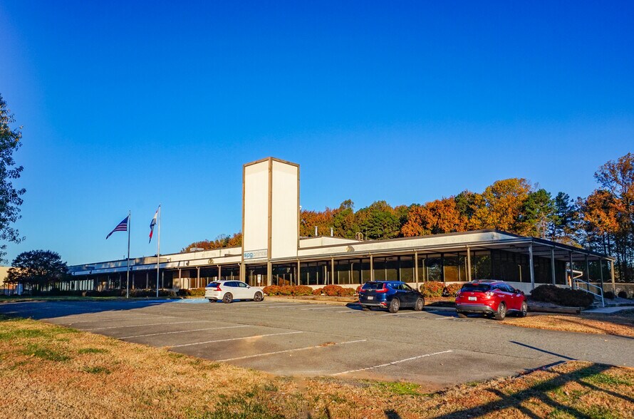 More Photos Of 3201 N Rotary Dr, Charlotte Industrial For Sale