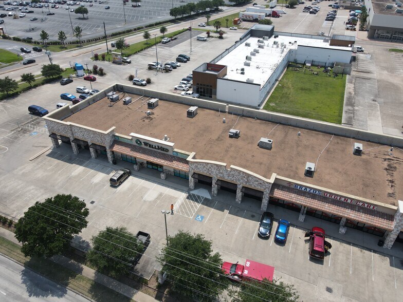 More Photos Of 9370-9380 W Sam Houston Pky S, Houston Unknown For Lease