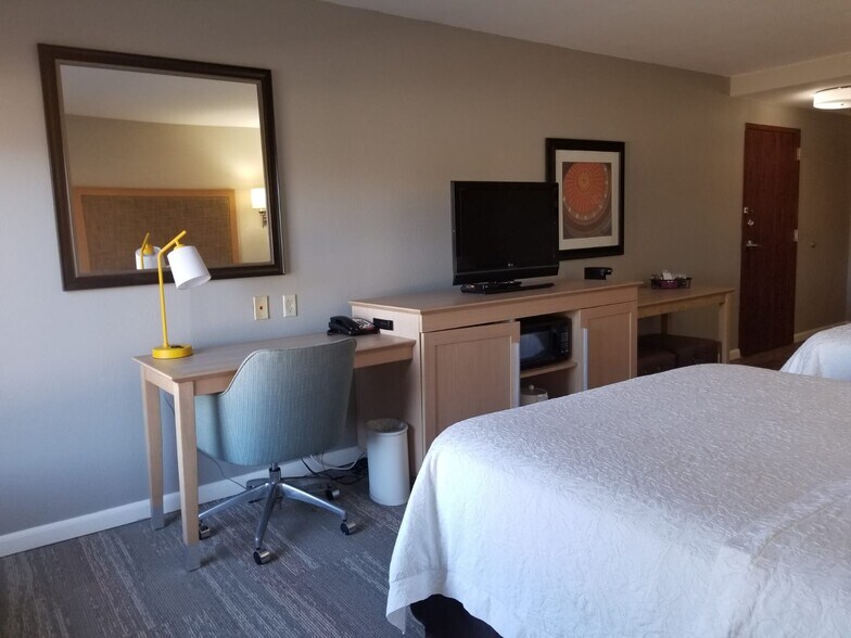 More Photos Of 7852 W Parkway Blvd, Tulsa Hotel For Sale