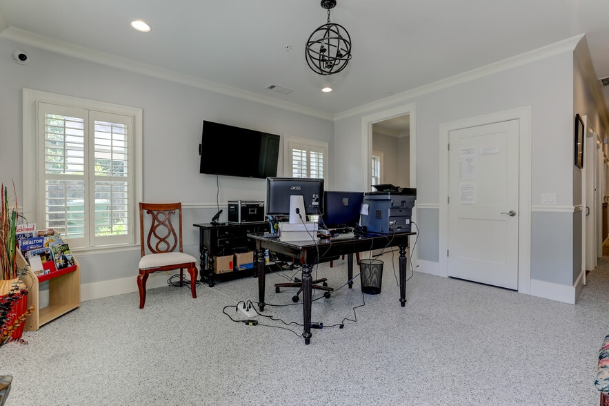 More Photos Of 2972 Lookout Pl NE, Atlanta Office Residential For Sale