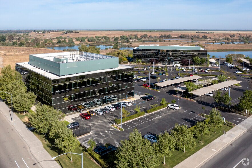 More Photos Of 8050 N Palm Ave, Fresno Office For Lease