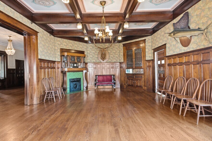 More Photos Of 738 E Main St, Belhaven Hotel For Sale