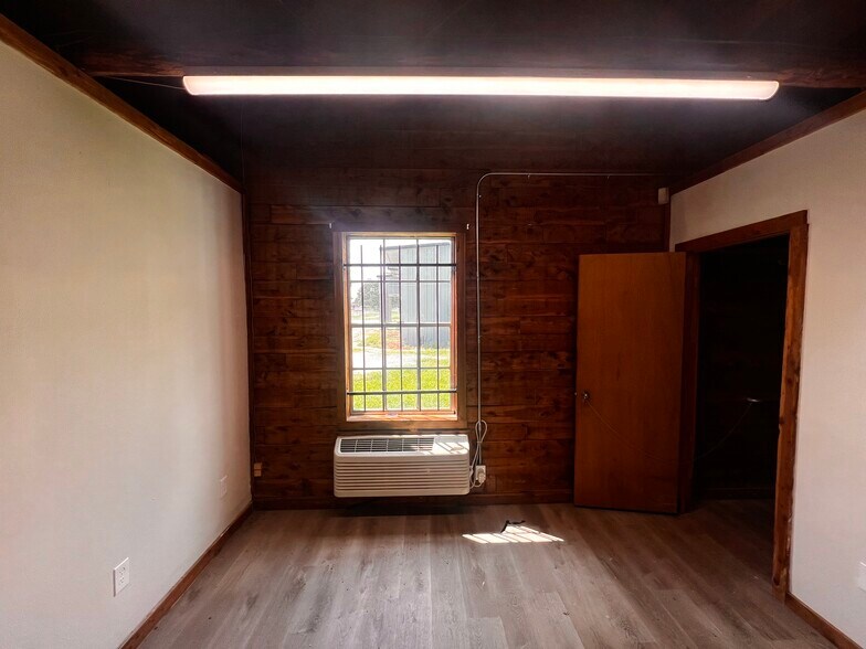 More Photos Of 11950 Alief Clodine Rd, Houston Light Distribution For Lease