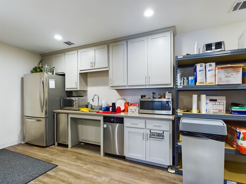 More Photos Of 1407 W University Dr, McKinney Medical For Sale