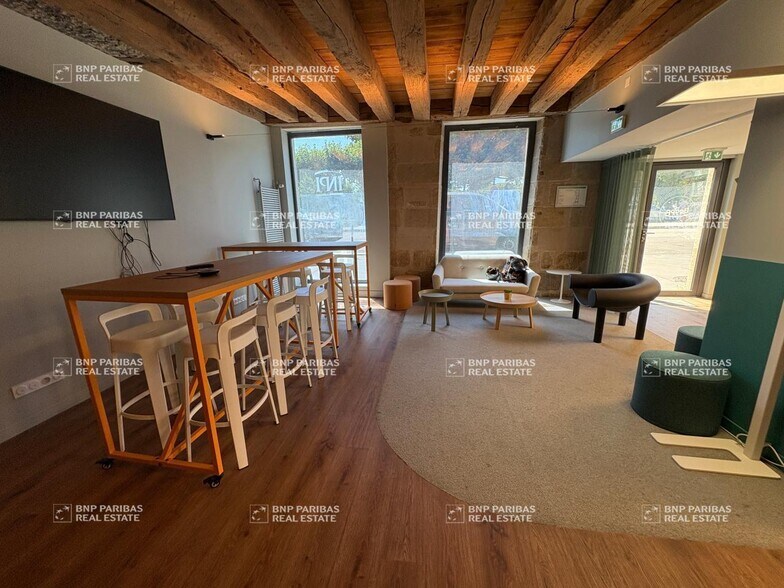 More Photos Of , Nantes Office For Sale