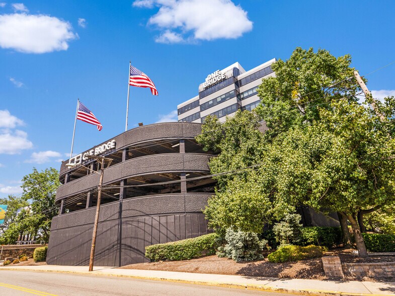 More Photos Of 1 Bridge Plz N, Fort Lee Office For Lease