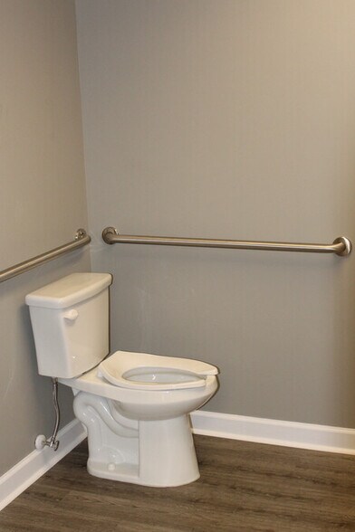 More Photos Of 409 Arrowhead Blvd, Jonesboro Office Residential For Lease