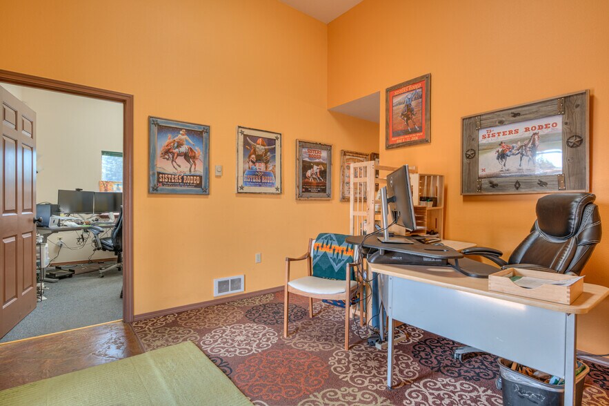 More Photos Of 723 N Curtis Ct, Sisters Industrial For Sale