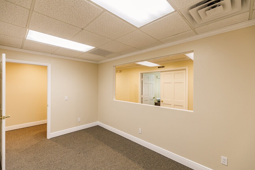More Photos Of 12535 New Brittany Blvd, Fort Myers Coworking Space