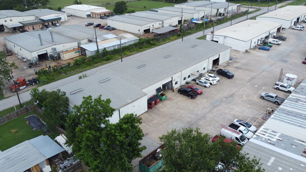 More Photos Of 9879 Tanner Rd, Houston Warehouse For Lease
