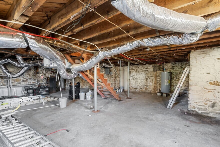 More Photos Of 720 Main st, Canton Bank For Lease