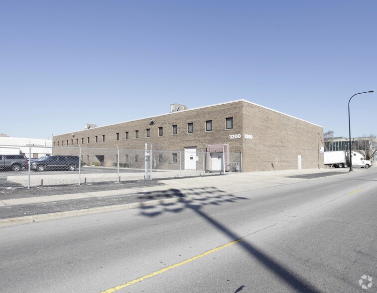 More Photos Of 3250 S Central Ave, Cicero Warehouse For Lease