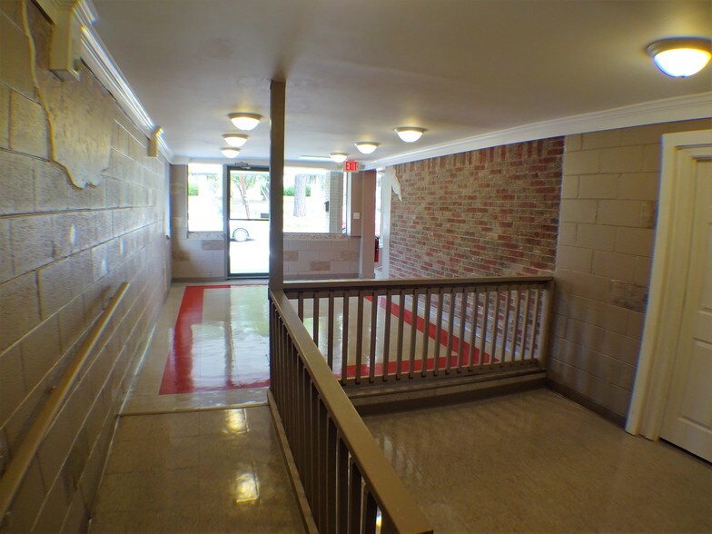 More Photos Of 115 W Main St, Lexington Restaurant For Sale