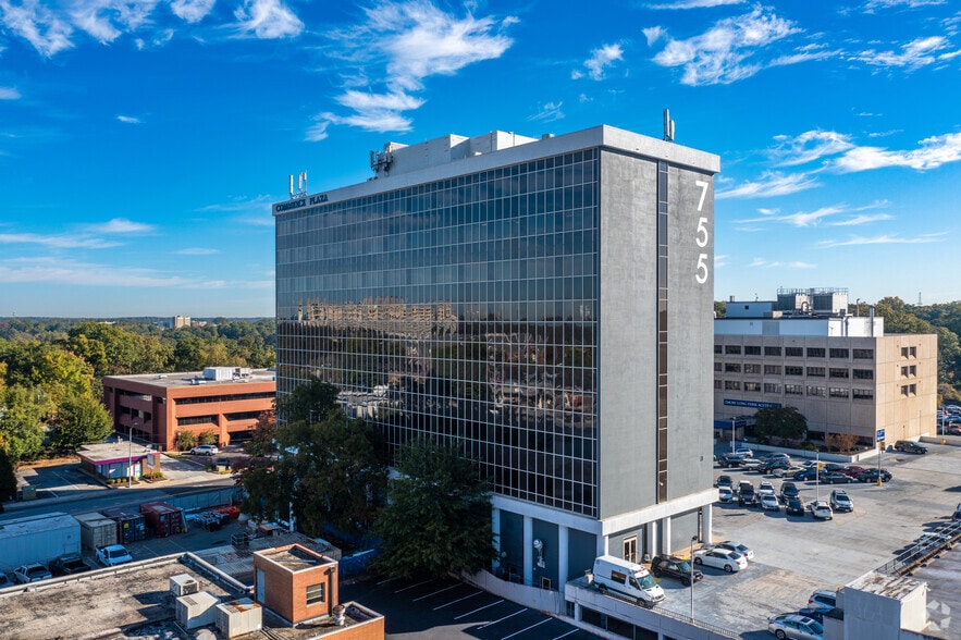 More Photos Of 755 Commerce Dr, Decatur Medical For Lease