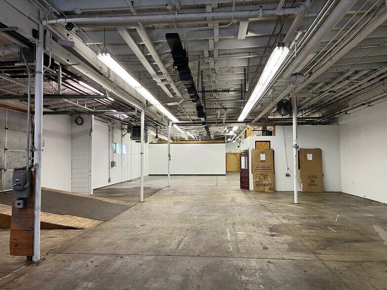 More Photos Of 25 Brigham St, Westborough Distribution For Lease