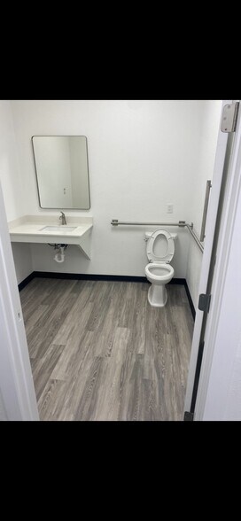 More Photos Of 5602 S Hwy 97, Sand Springs Office For Lease