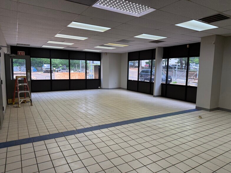 More Photos Of 1129 E Geer St, Durham Warehouse For Lease