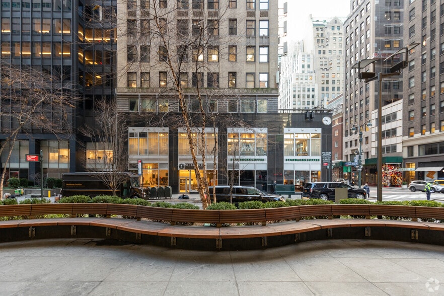 More Photos Of 425 Madison Ave, New York Office For Lease