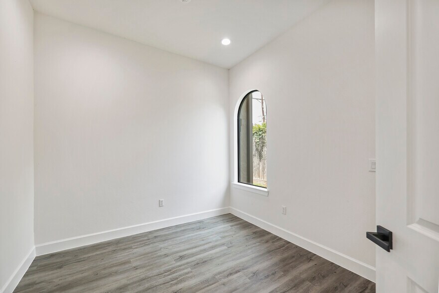 More Photos Of 284 Ed English Dr, Shenandoah Medical For Sale