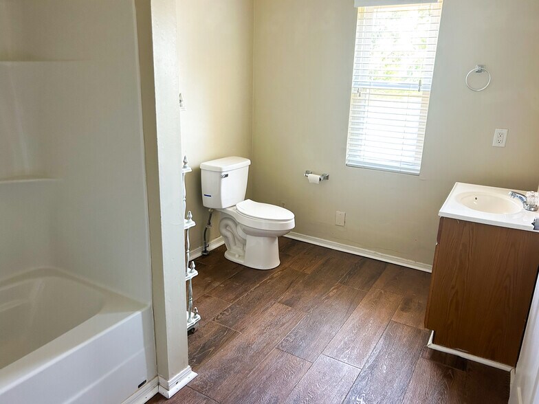 More Photos Of 14 Ferry Ave, Saraland Office For Lease