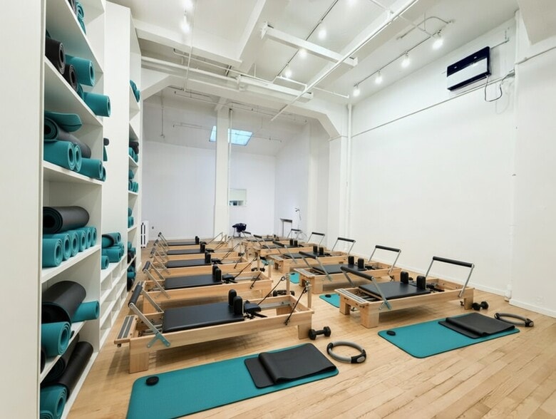More Photos Of 348 W 36th St, New York Apartments For Lease