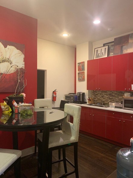 More Photos Of 45-47 E Colorado Blvd, Pasadena Storefront Retail Office For Lease