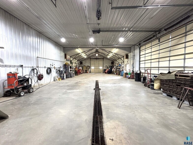 More Photos Of 1603 N Broadway Ave, Miller Industrial For Sale