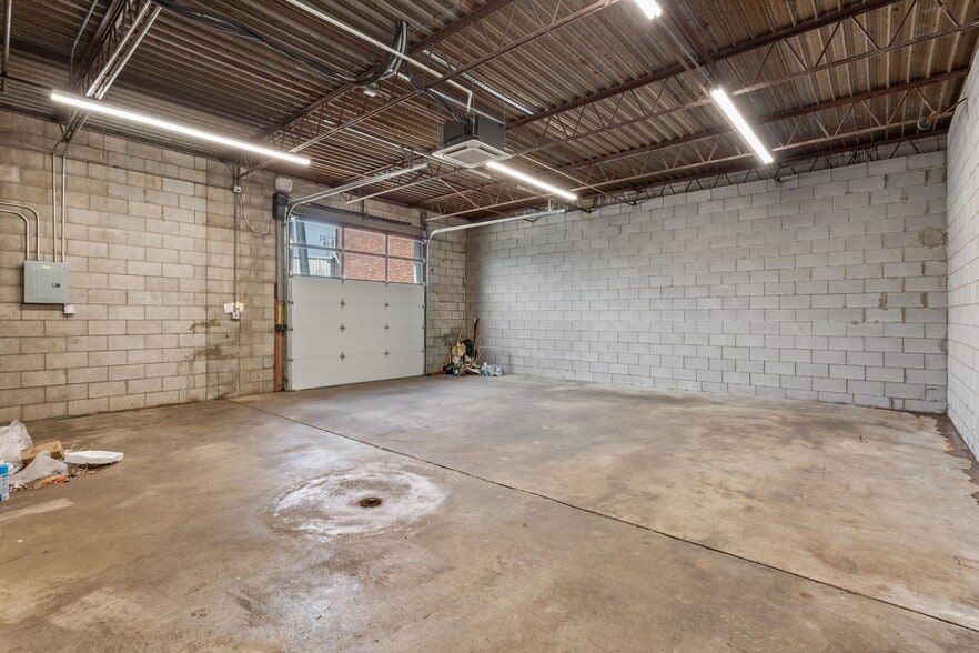 More Photos Of 1128 S Elgin Ave, Tulsa Warehouse For Lease
