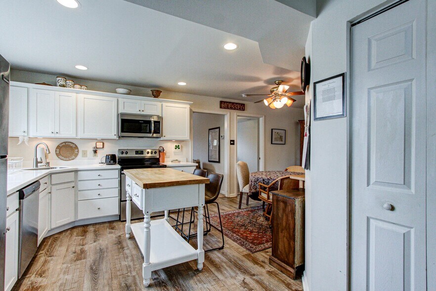 More Photos Of 3328 Huntingdon Pike, Huntingdon Valley Service For Sale