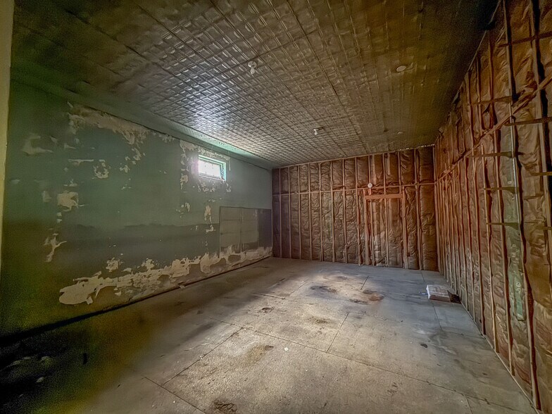 More Photos Of 1251 East Blvd, Charlotte Storefront Retail Office For Sale