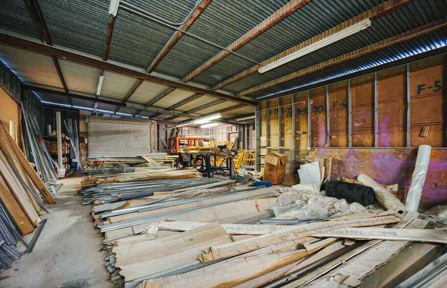 More Photos Of 1402 Hoefgen Ave, San Antonio Warehouse For Sale