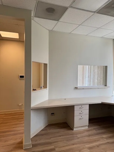 More Photos Of 2306-2310 W Touhy Ave, Chicago Apartments For Lease