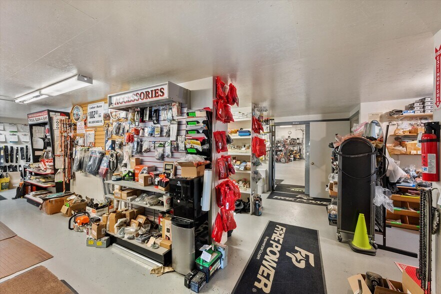 More Photos Of 5 Demick Ln, Salmon Auto Repair For Sale