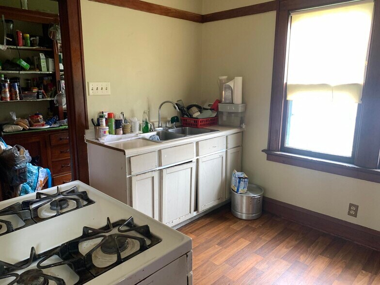 More Photos Of 2904 W Arthur Ave, Milwaukee Storefront Retail Residential For Sale