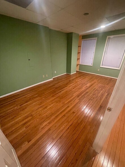 More Photos Of 8607-8609 2nd Ave, Silver Spring Medical For Sale