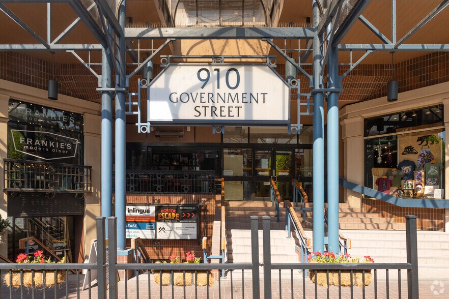 More Photos Of 910 Government St, Victoria Office For Lease